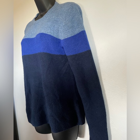 Old navy blue stripe sweater - retro feel. - Picture 2 of 5
